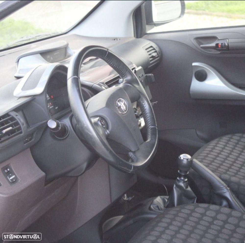 Toyota iQ 1.4 D-4D + - 7
