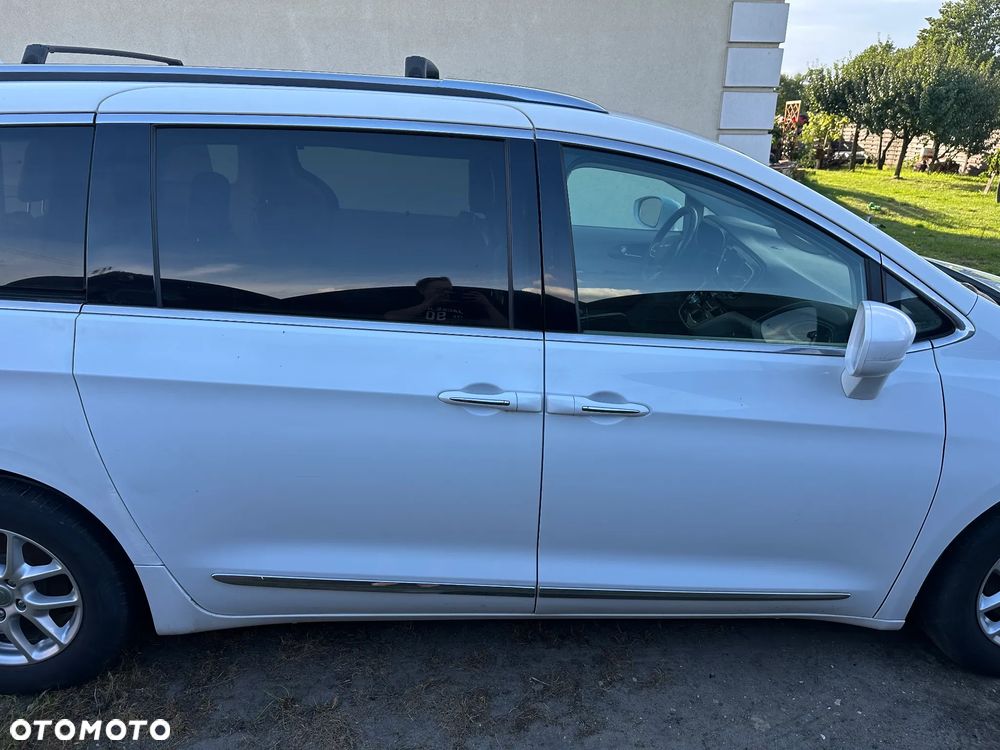 Chrysler Pacifica - 10