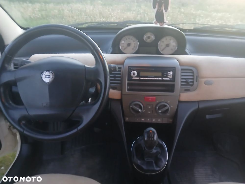 Lancia Ypsilon 1.2 8V Argento (5 os.) - 18