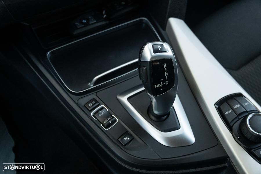 BMW 318 d Touring Auto - 45