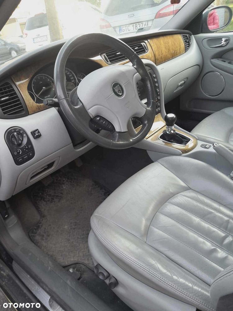 Jaguar X-Type - 4