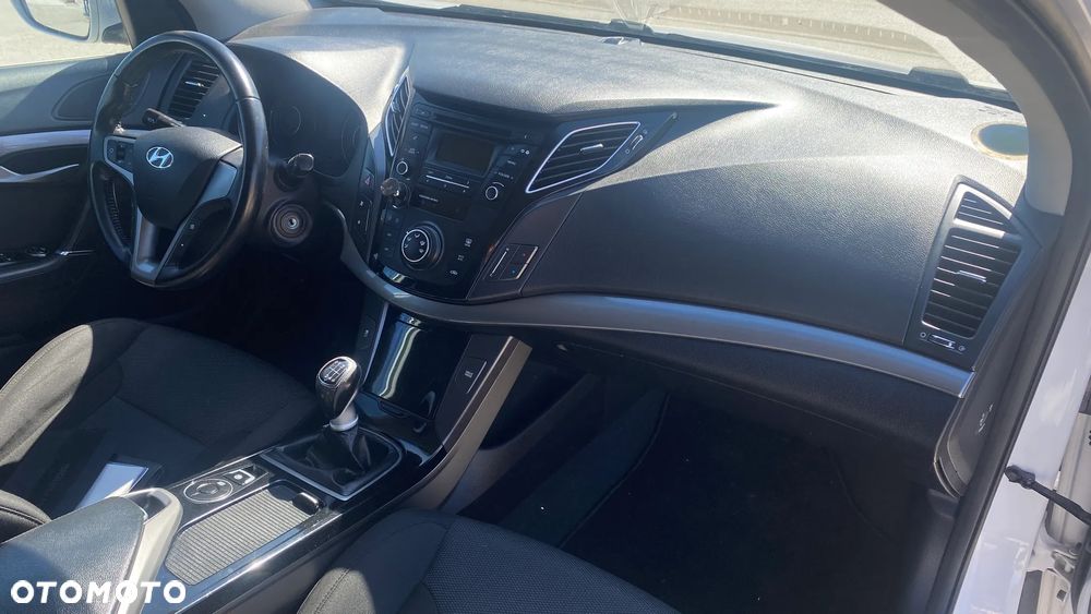 Hyundai i40 Kombi blue 1.6 Family+ - 21