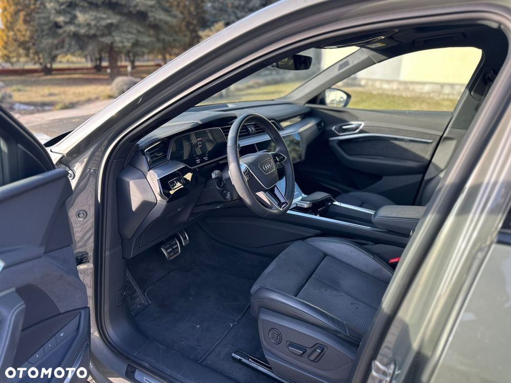 Audi Q8 Sportback e-tron - 16