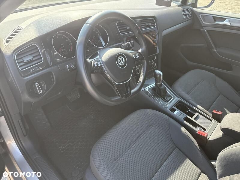 Volkswagen Golf - 10
