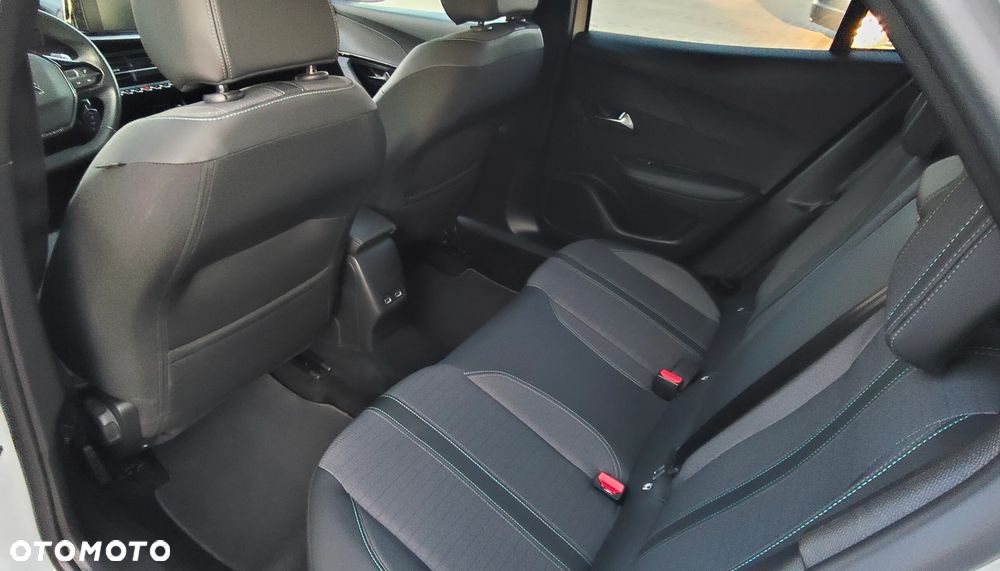 Peugeot 2008 PureTech 130 EAT8 Allure Pack - 17