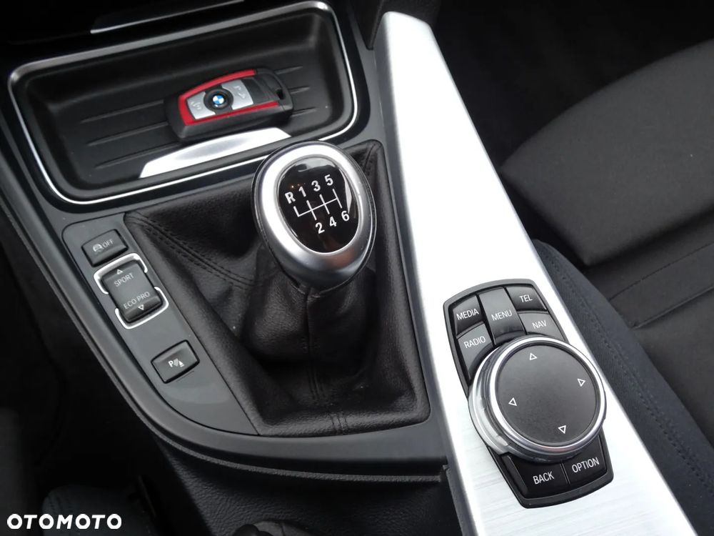BMW Seria 3 318d Sport Line - 32
