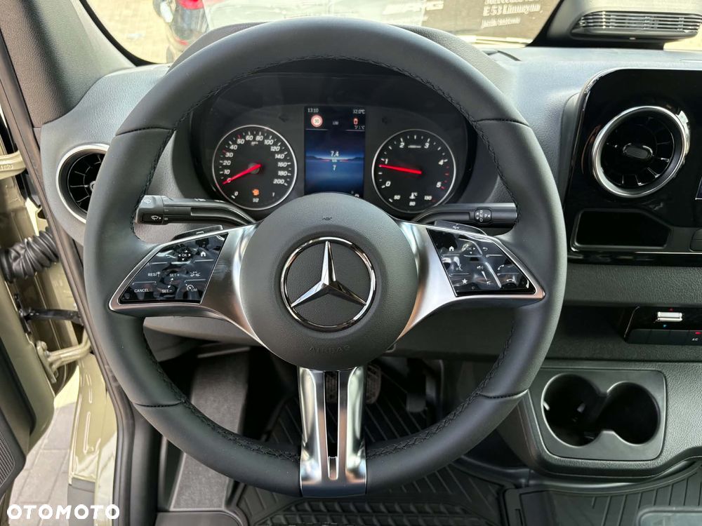 Mercedes-Benz Sprinter - 12