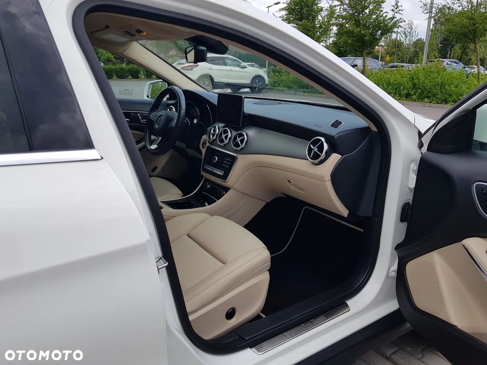 Mercedes-Benz GLA 250 7G-DCT - 12