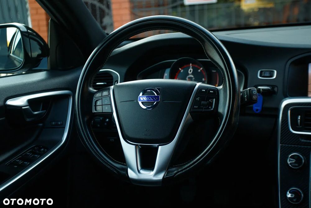 Volvo V60 D3 Summum - 29