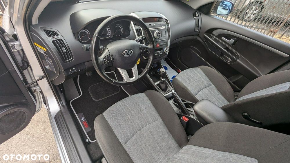 Kia Ceed - 13
