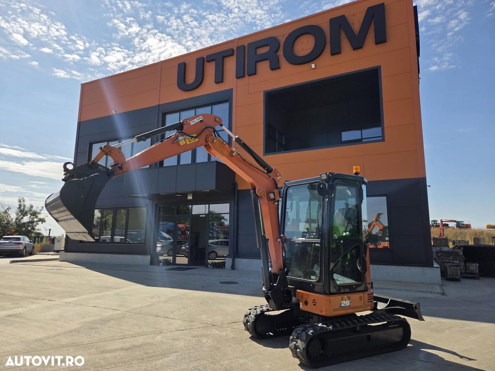 Hitachi ZX26U-6, 2024, 939 ore, Masa operationala 2,74tone, CUPLA RAPIDA mecanica+cupa ingusta+cupa lata+cupa taluz neinclinabila, LAMA NIVELARE, inst picon pe brate, fara aer conditionat, latime 1,2m, ridica 1,6 tone, JAPONIA, leasing-PROMOTIE 31.900Eur+Tva - 8