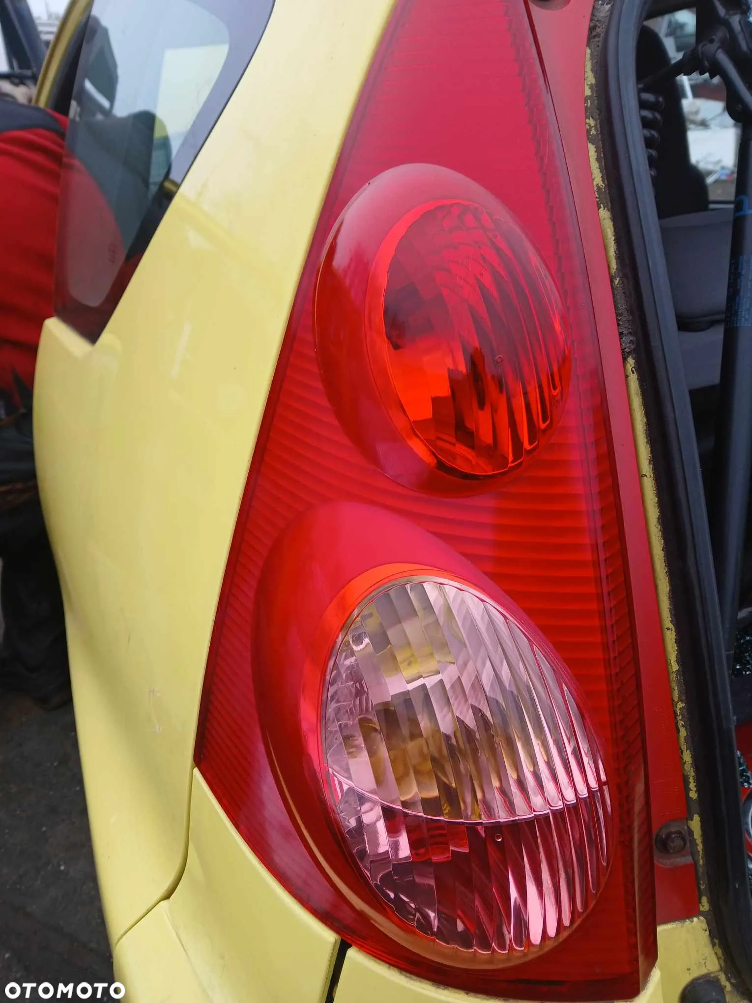 Peugeot 107 3D Lampa tylna lewa - 3