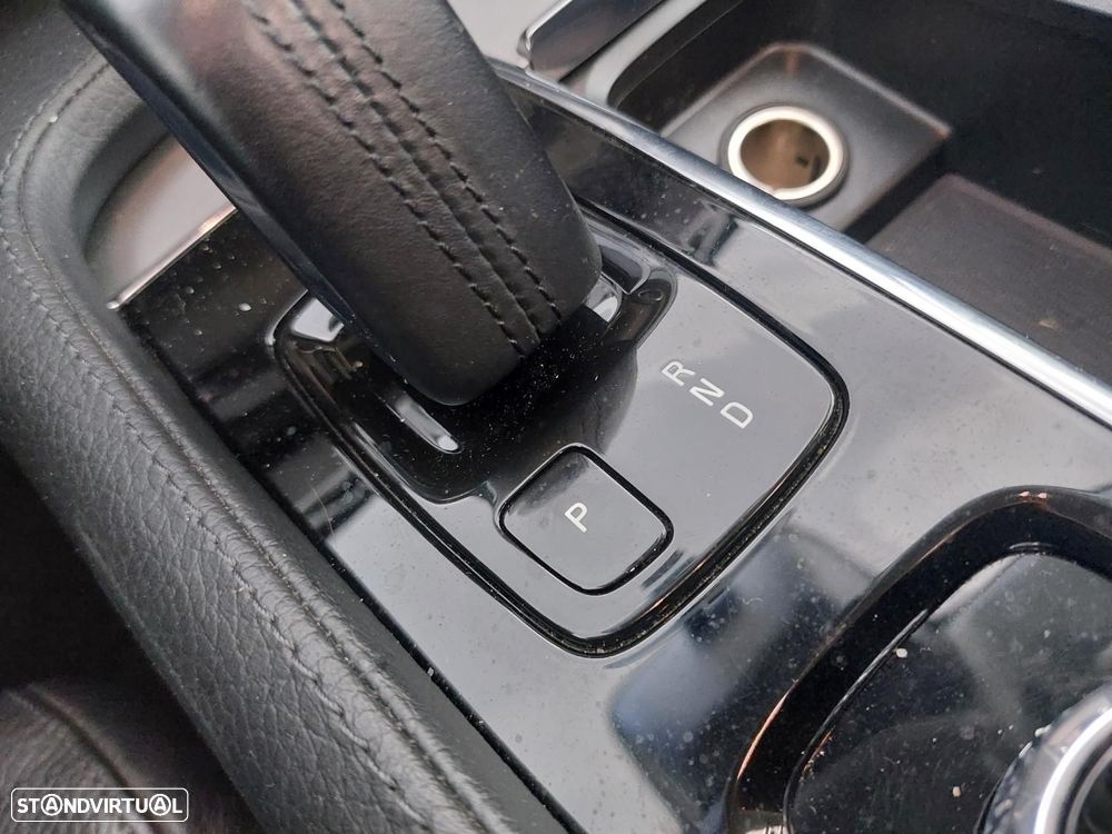 Volvo XC 90 2.0 T8 PHEV Momentum Plus AWD - 18