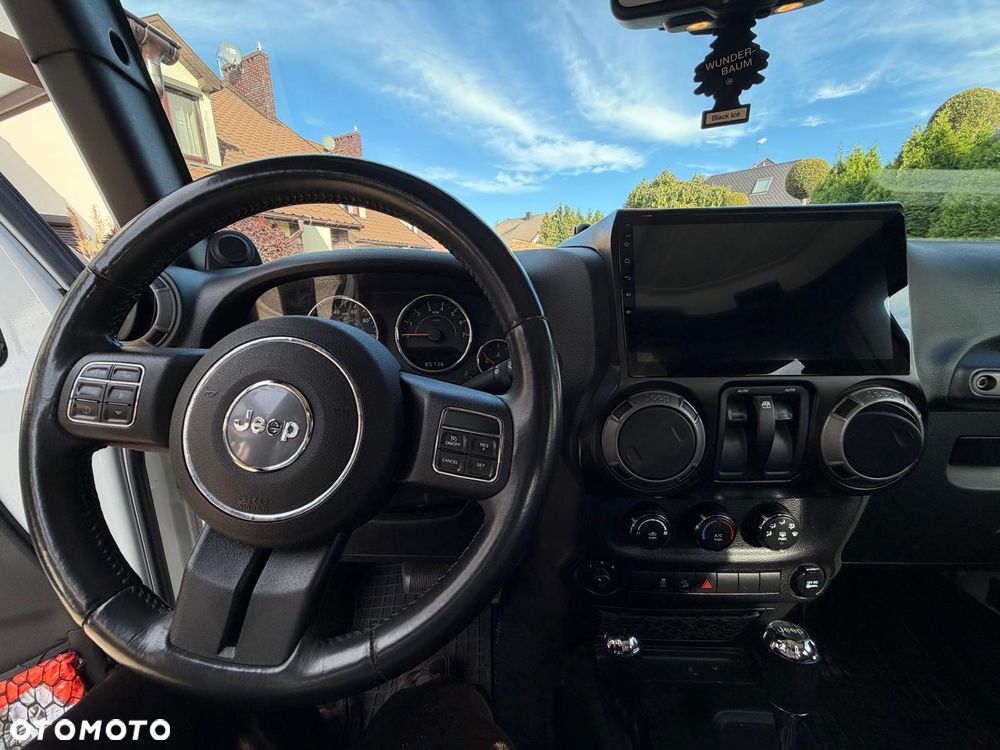 Jeep Wrangler - 12