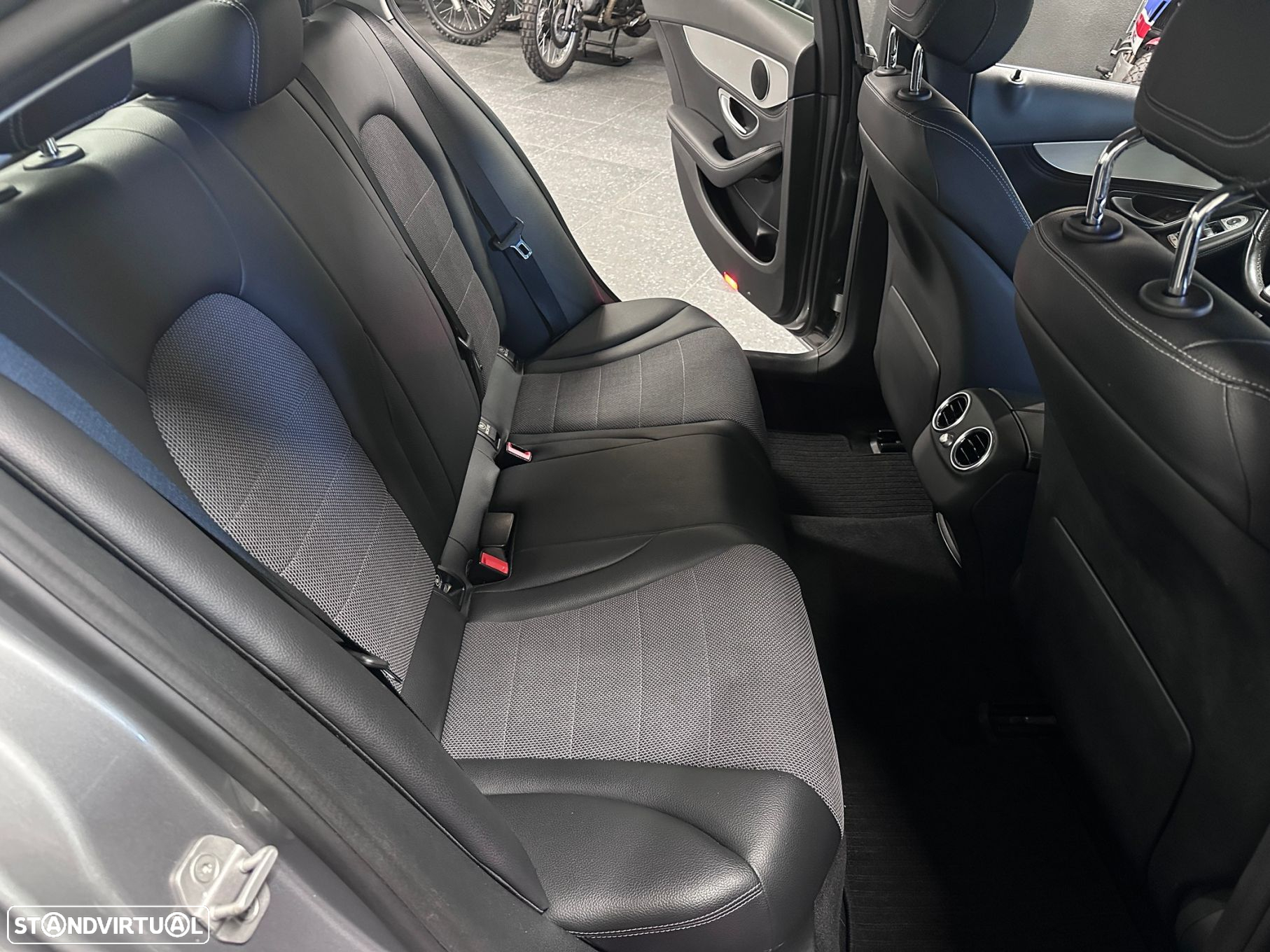 Mercedes-Benz C 180 BlueTEC Avantgarde - 17