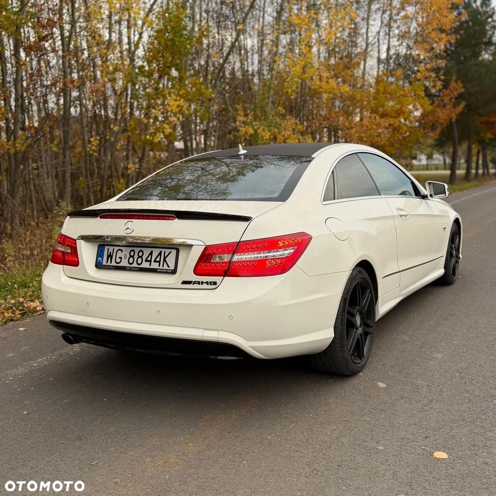 Mercedes-Benz E-Class 2011 photo 5