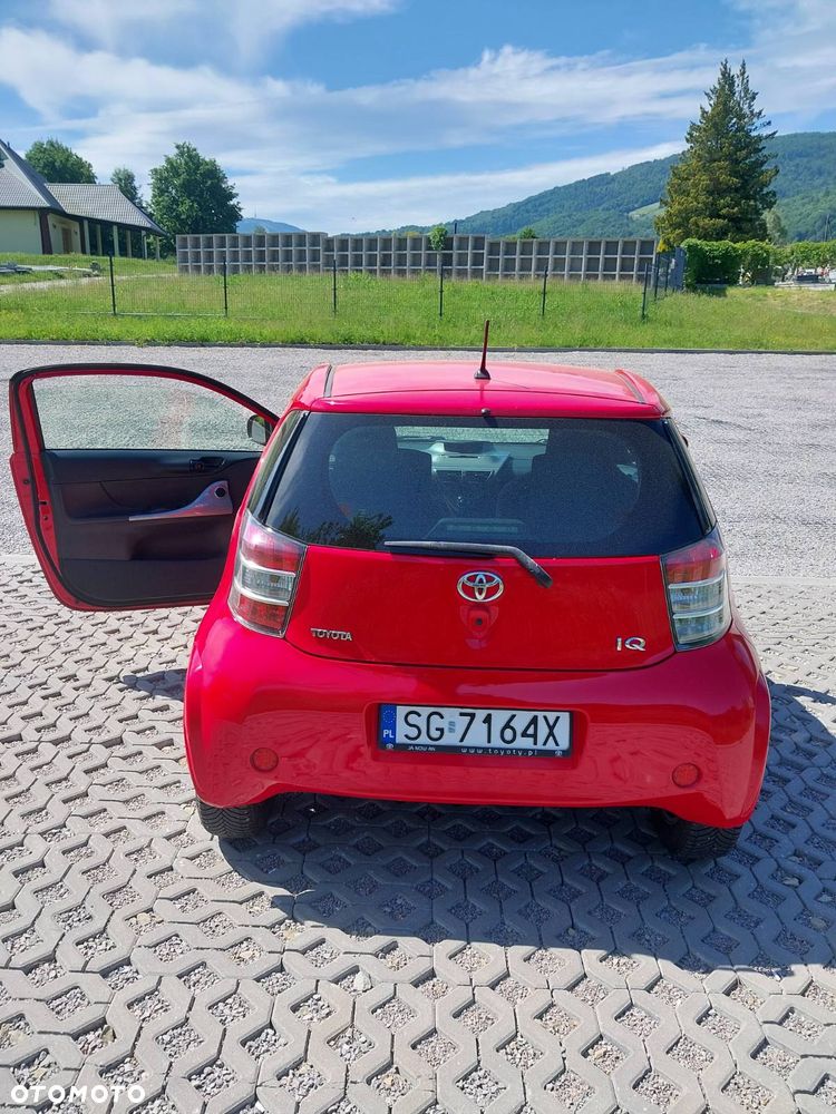 Toyota iQ - 8