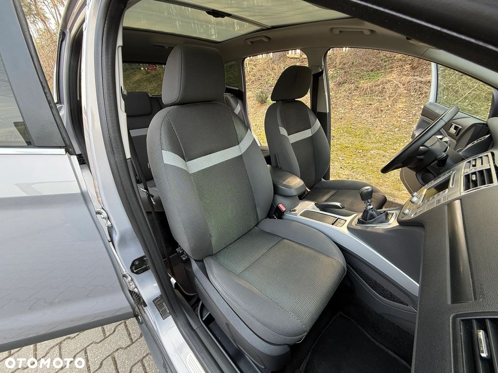 Ford Kuga 2.0 TDCi 2x4 Titanium - 20