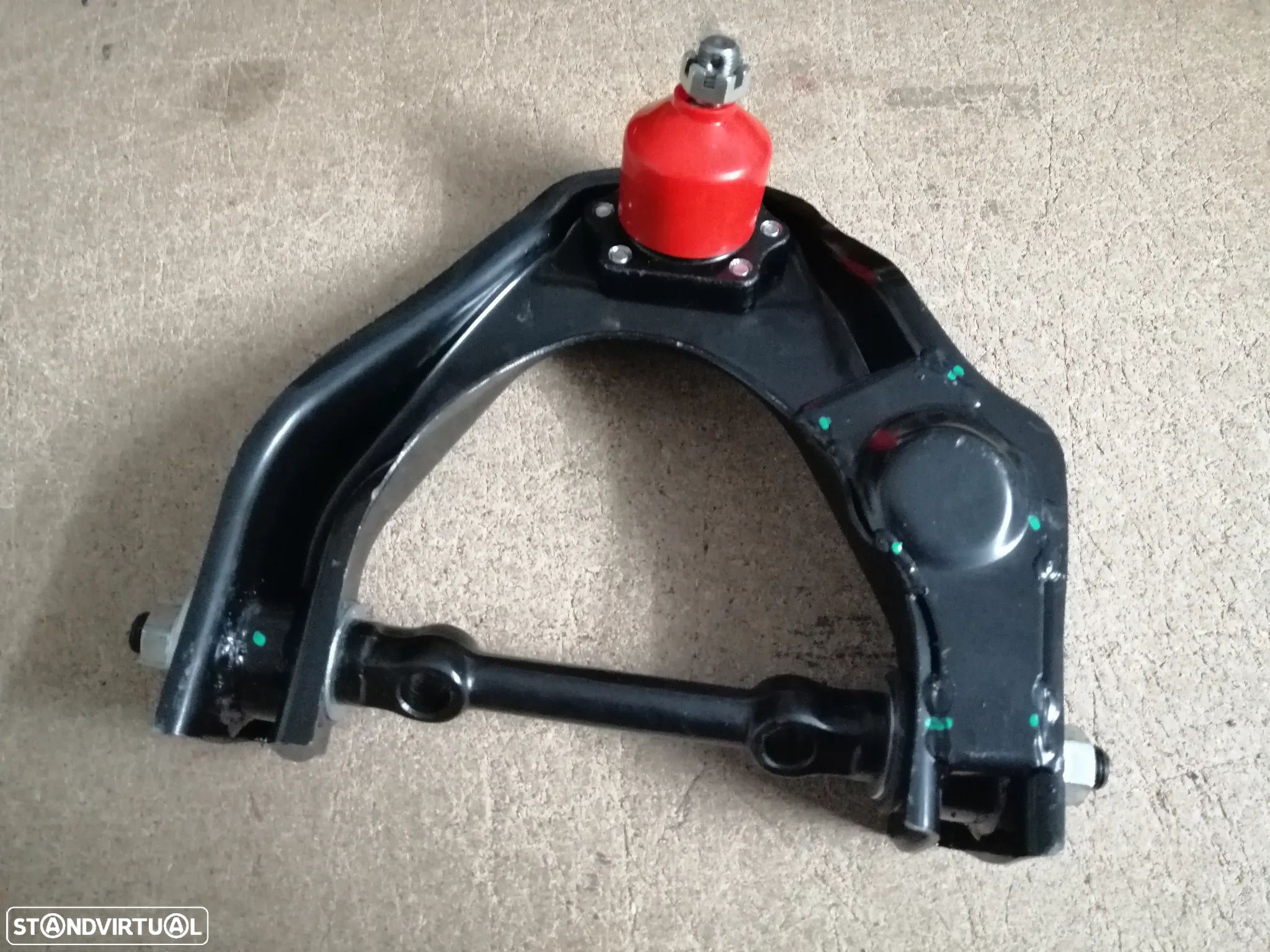 Braço Triangulo da suspensão Nissan Pickup D21 4WD Terrano I e II - 1