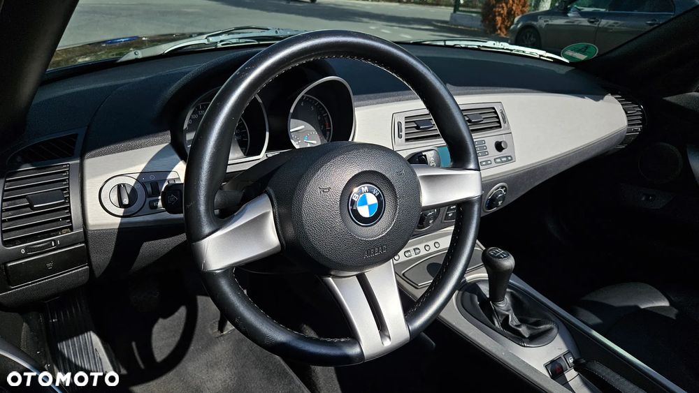 BMW Z4 2.5i - 18