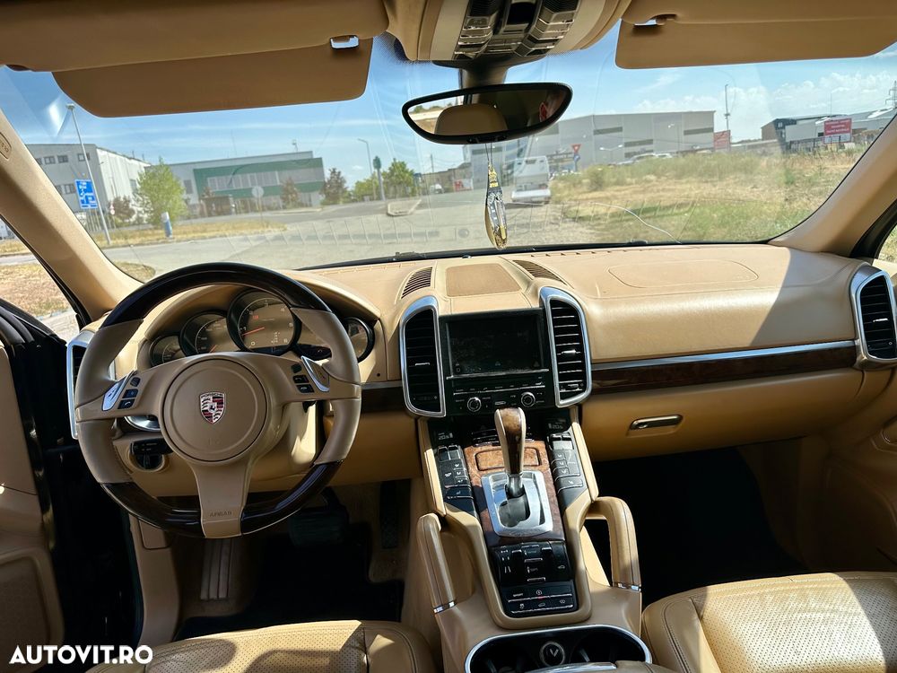 Porsche Cayenne 3.0 L V6 - 6