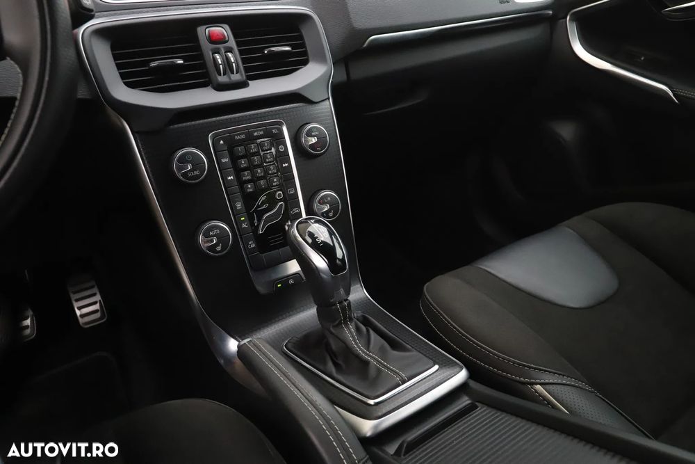 Volvo V40 D3 Geartronic RDesign - 14