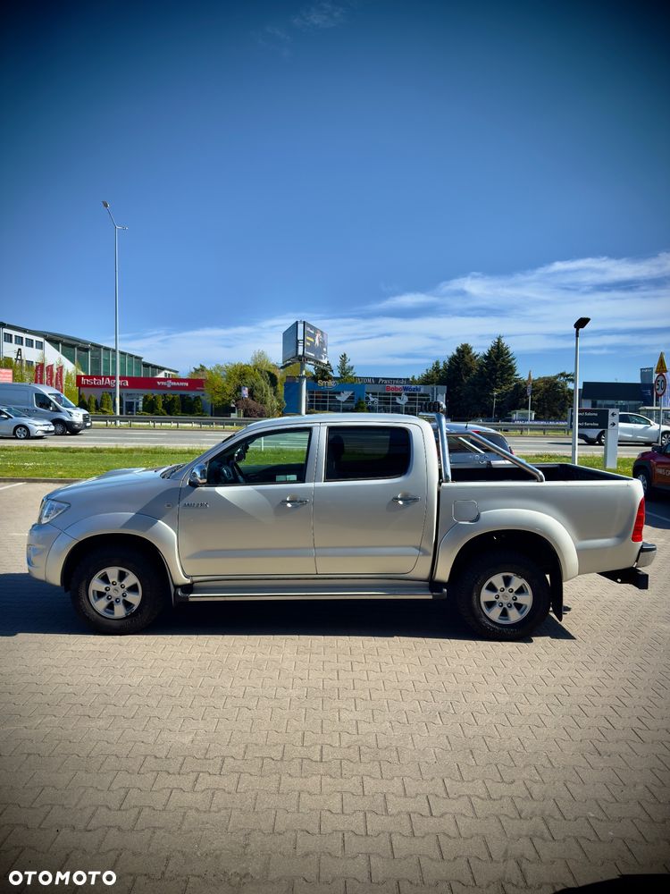 Toyota Hilux 2.5 D-4D SR5 - 8