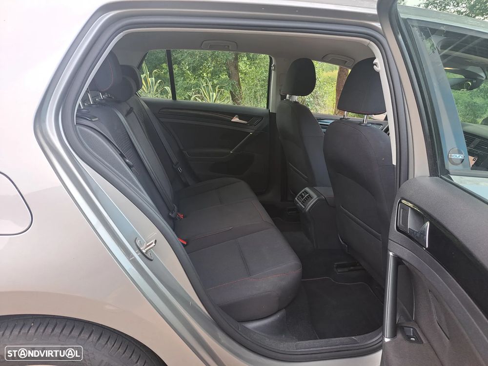 VW Golf 2.0 TDI DSG Sound - 26