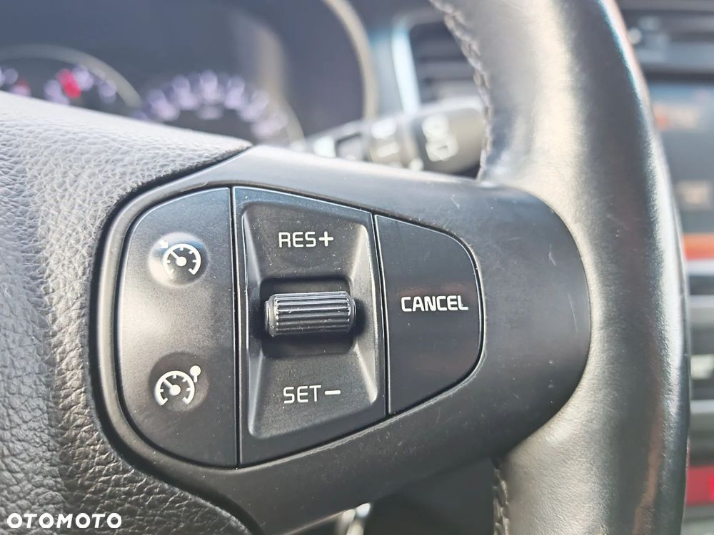 Kia Carens 1.7 CRDi 141 Dream-Team Edition - 32