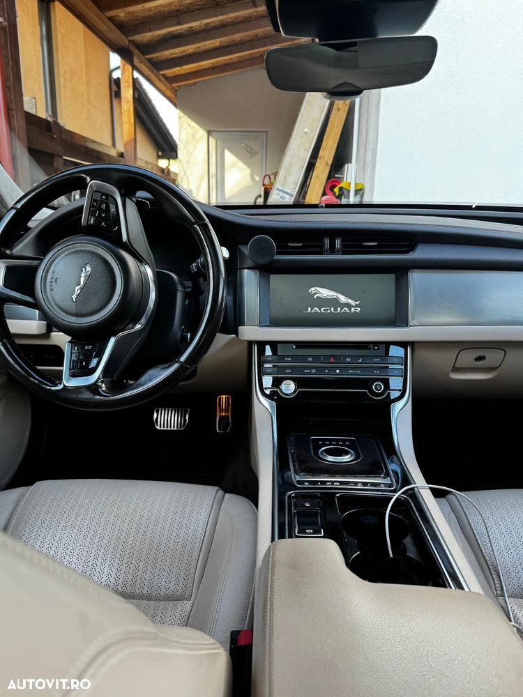 Jaguar XF 20d AWD Prestige - 6