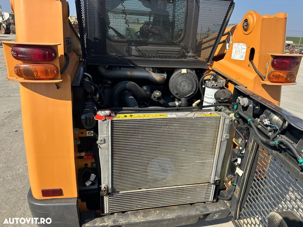 Case SR 210 LOADER - 8