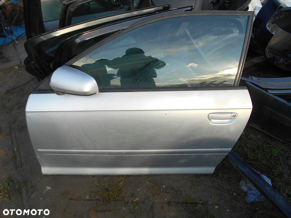 AUDI A3 8P LUSTERKO LEWE EUROPA