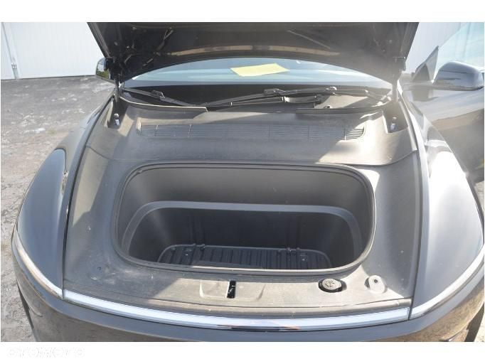 Tesla Model Y 79kWh Long Range AWD - 28