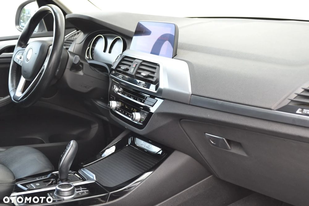 BMW X3 xDrive20i GPF Advantage - 13
