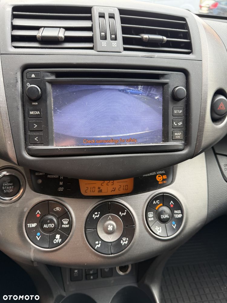 Toyota RAV4 2.2 D-CAT Premium - 23