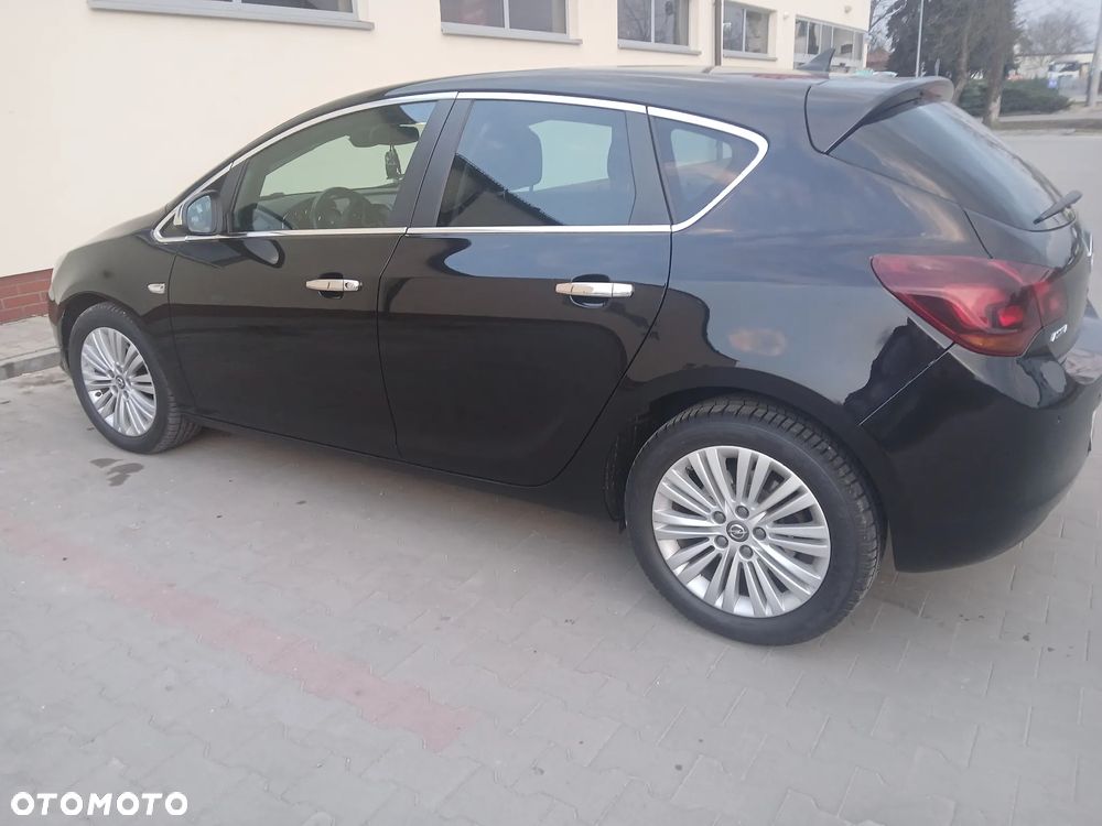 Opel Astra 1.7 CDTI DPF Cosmo - 11