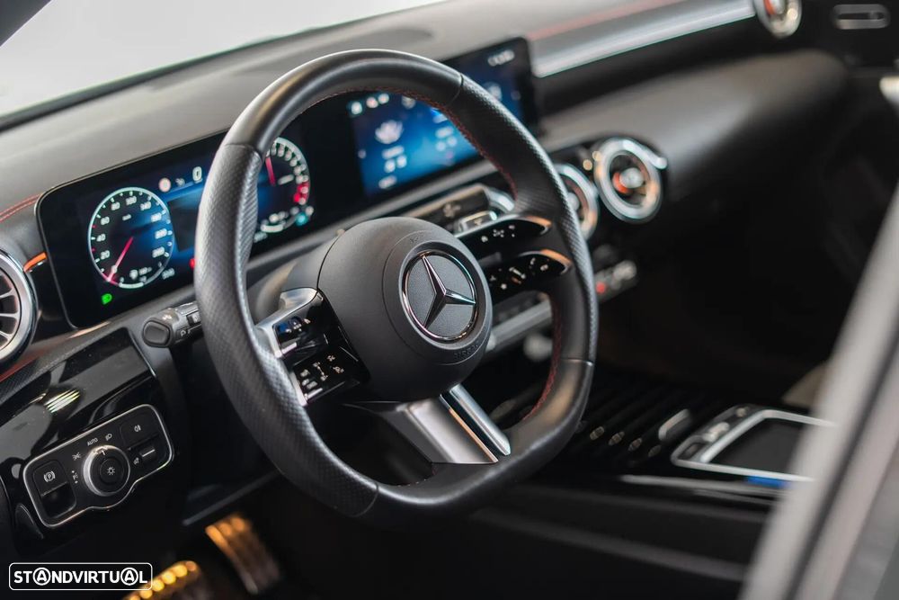 Mercedes-Benz CLA 250 e Shooting Brake AMG Line - 17