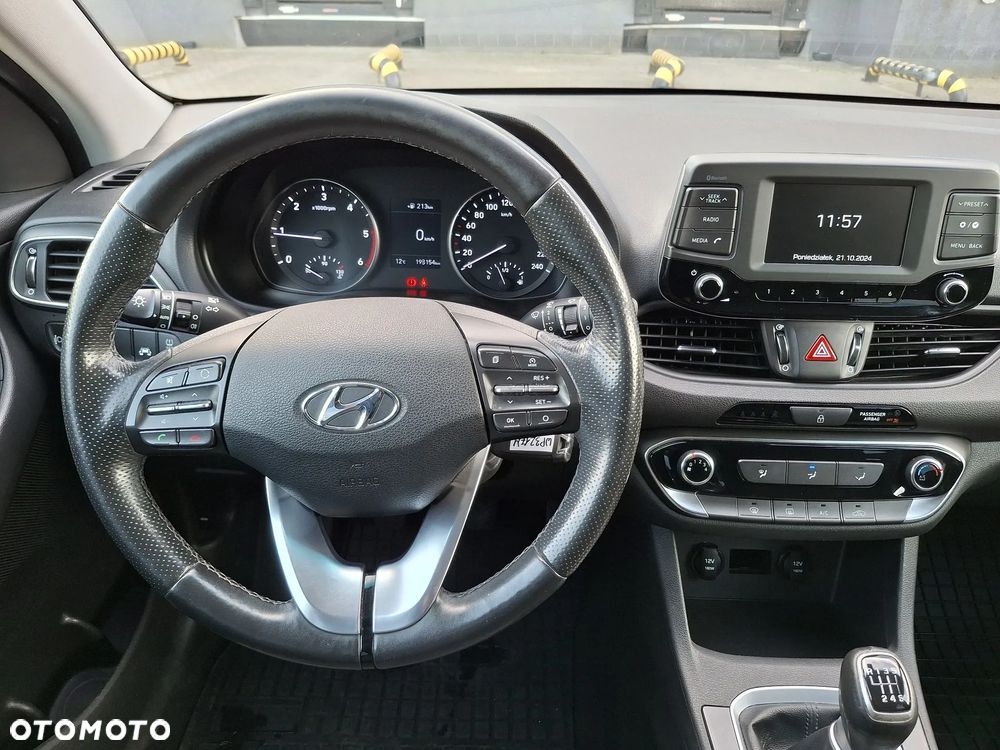 Hyundai i30 1.6 D Classic + - 12