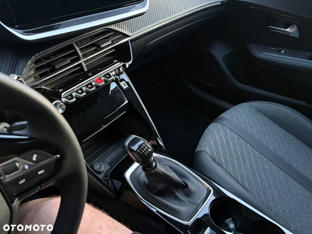 Peugeot 208 - 14