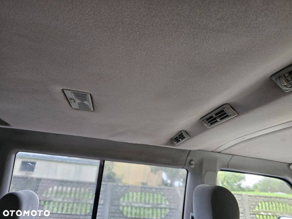 Volkswagen Caravelle - 12