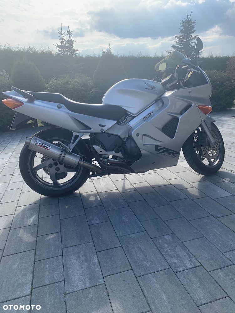 Honda VFR - 4