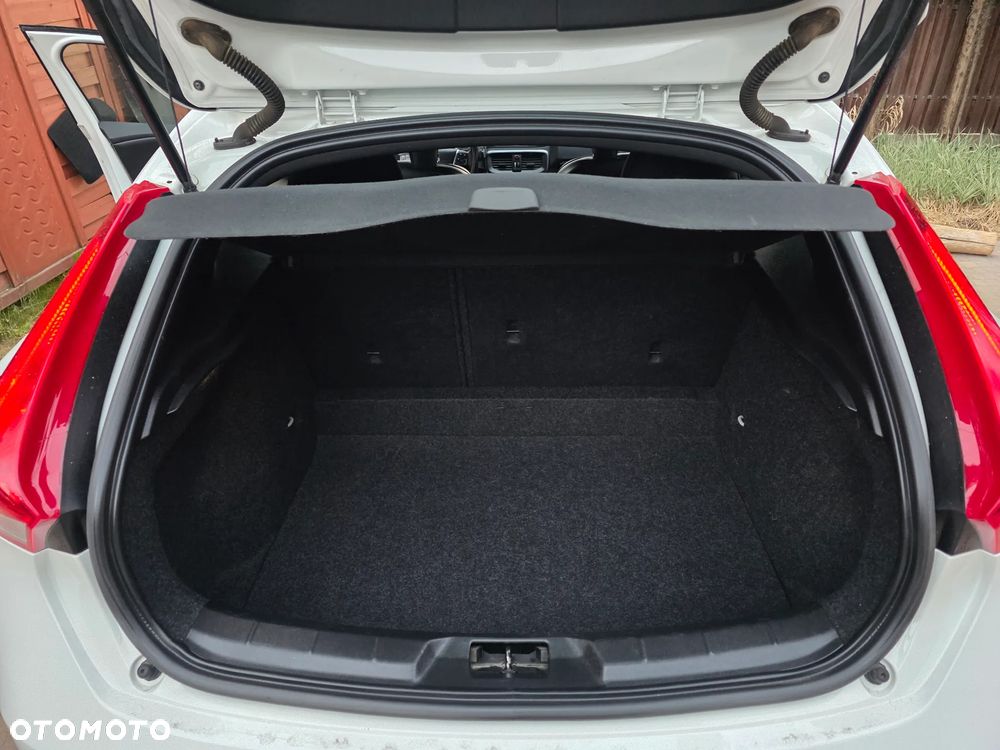 Volvo V40 D2 R Design - 31