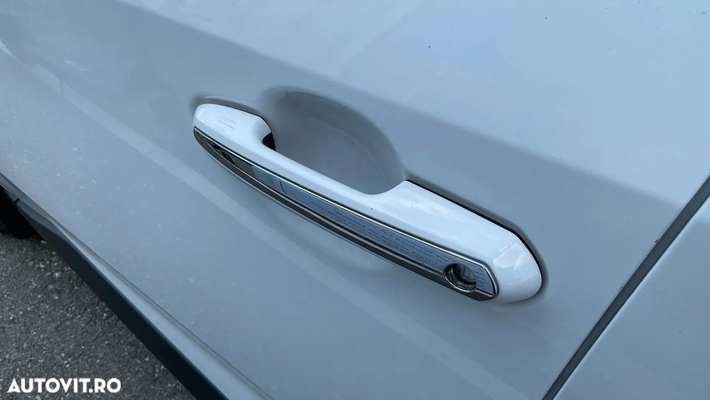 Toyota RAV4 2.0P CVT AWD Luxury - 38