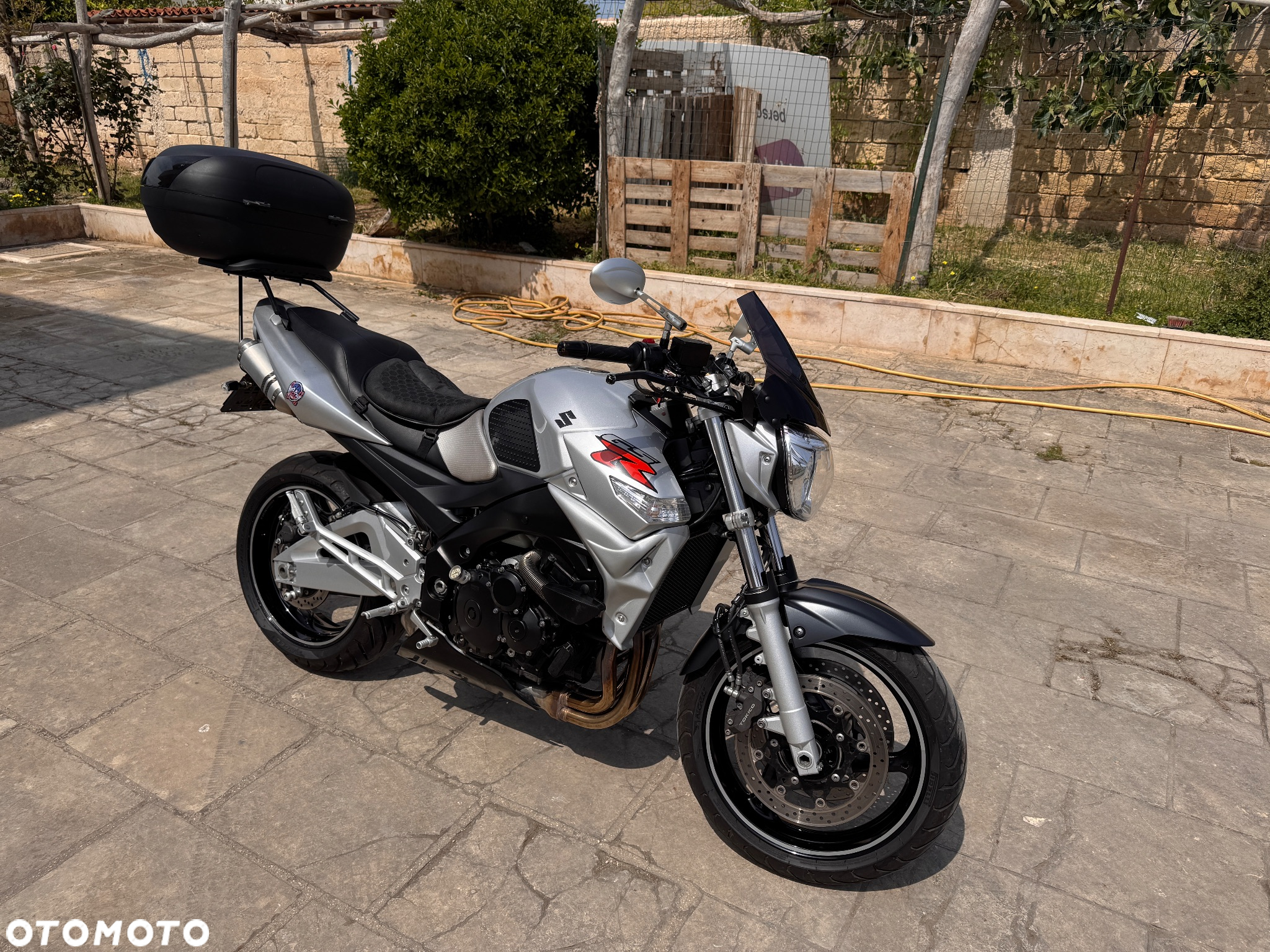 Suzuki GSR - 3