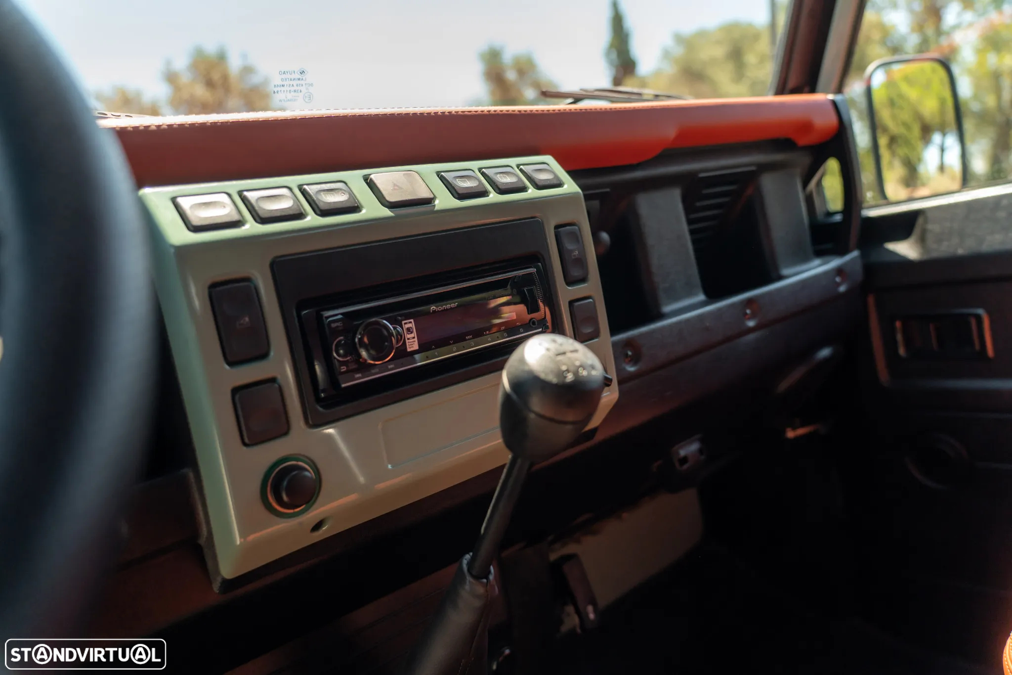 Land Rover Defender 110 SW 2.5 Td5 SE - 29