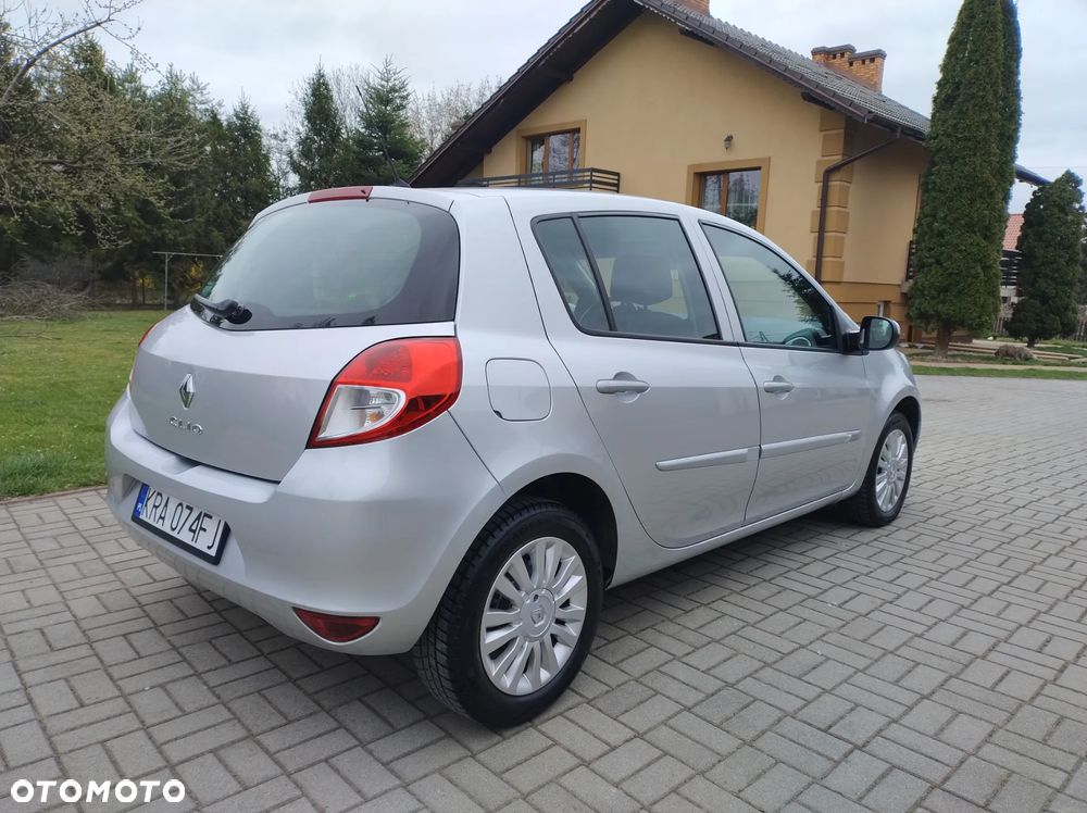 Renault Clio 1.2 16V 75 Dynamique - 11