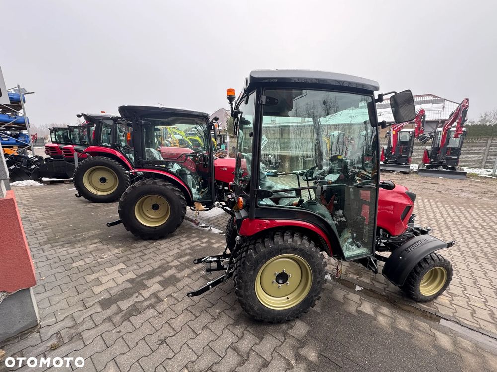 Kabina do Yanmar 26 KM