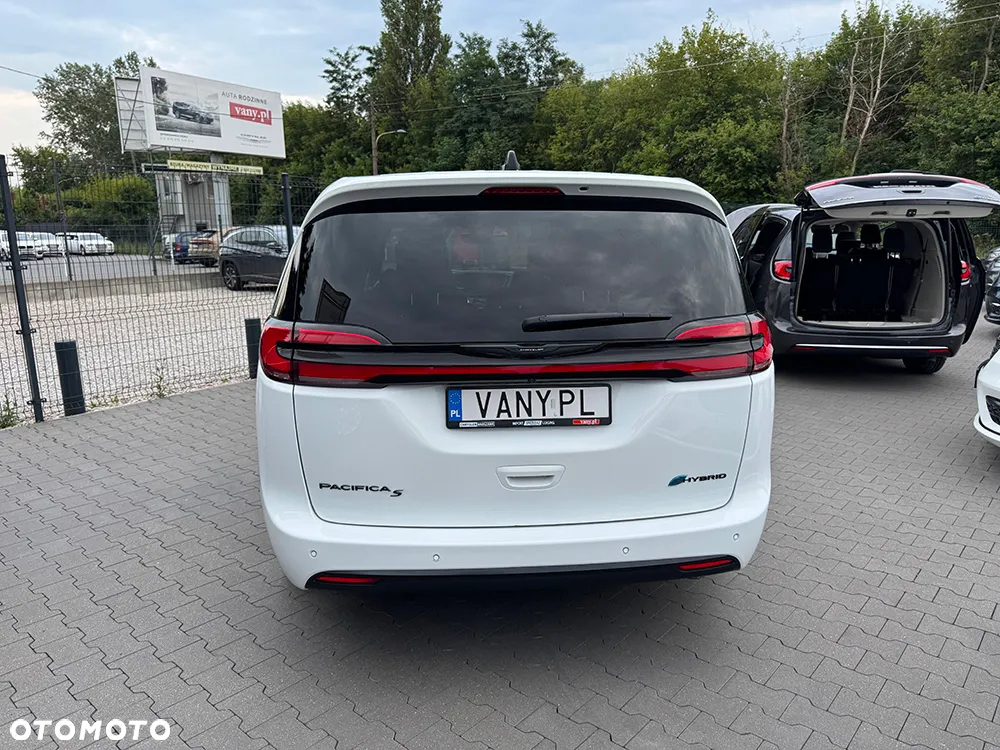 Chrysler Pacifica - 6