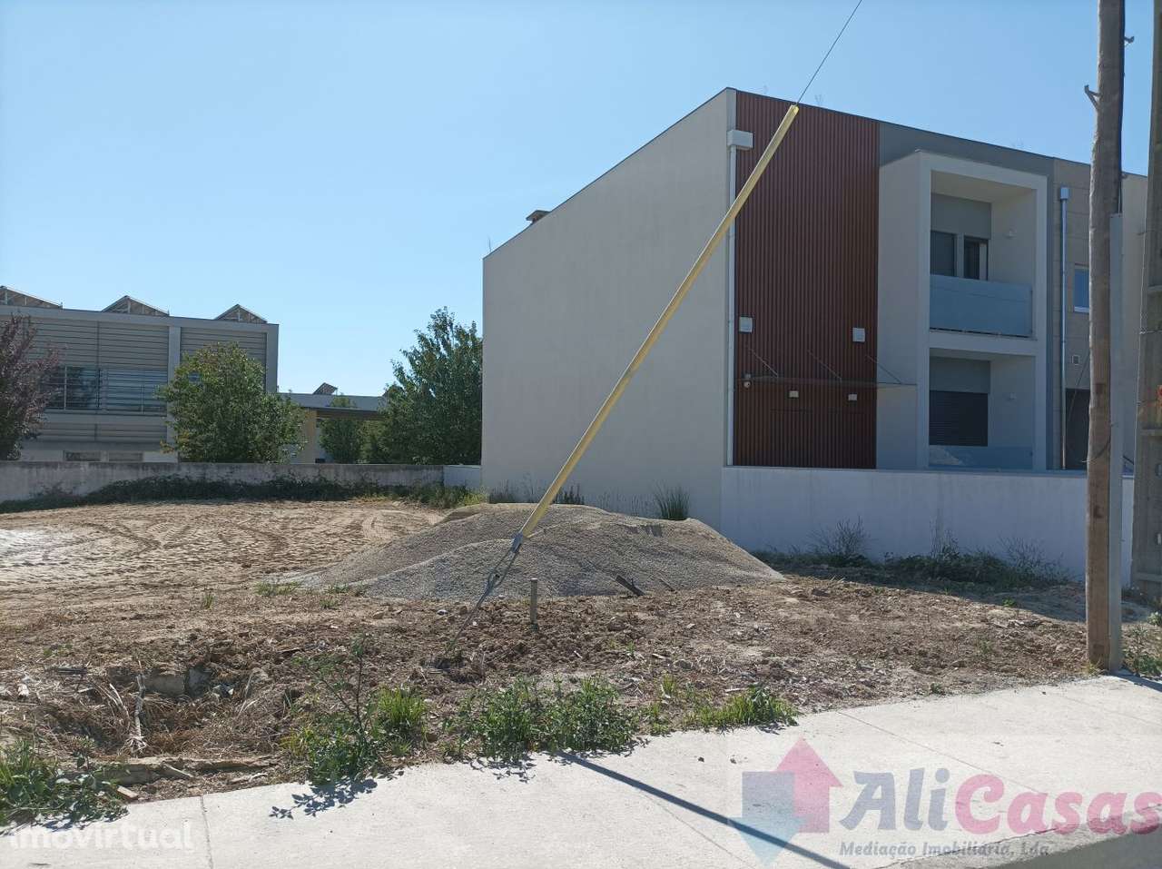 Excelente Lote de Terreno Para moradia - Grande imagem: 2/25