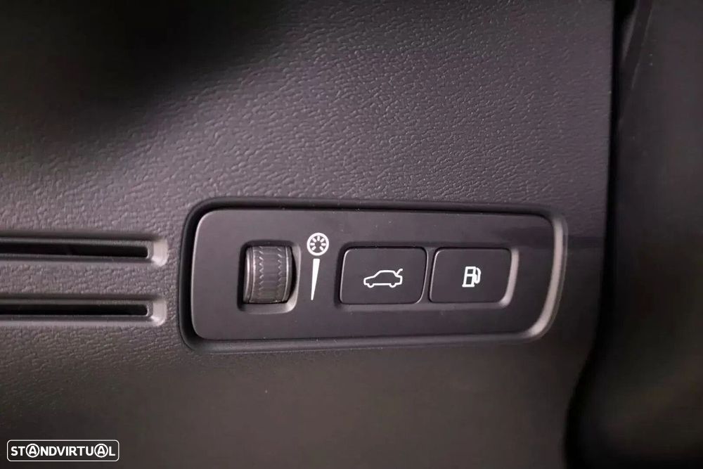 Volvo XC 40 1.5 T5 PHEV Momentum Plus - 46